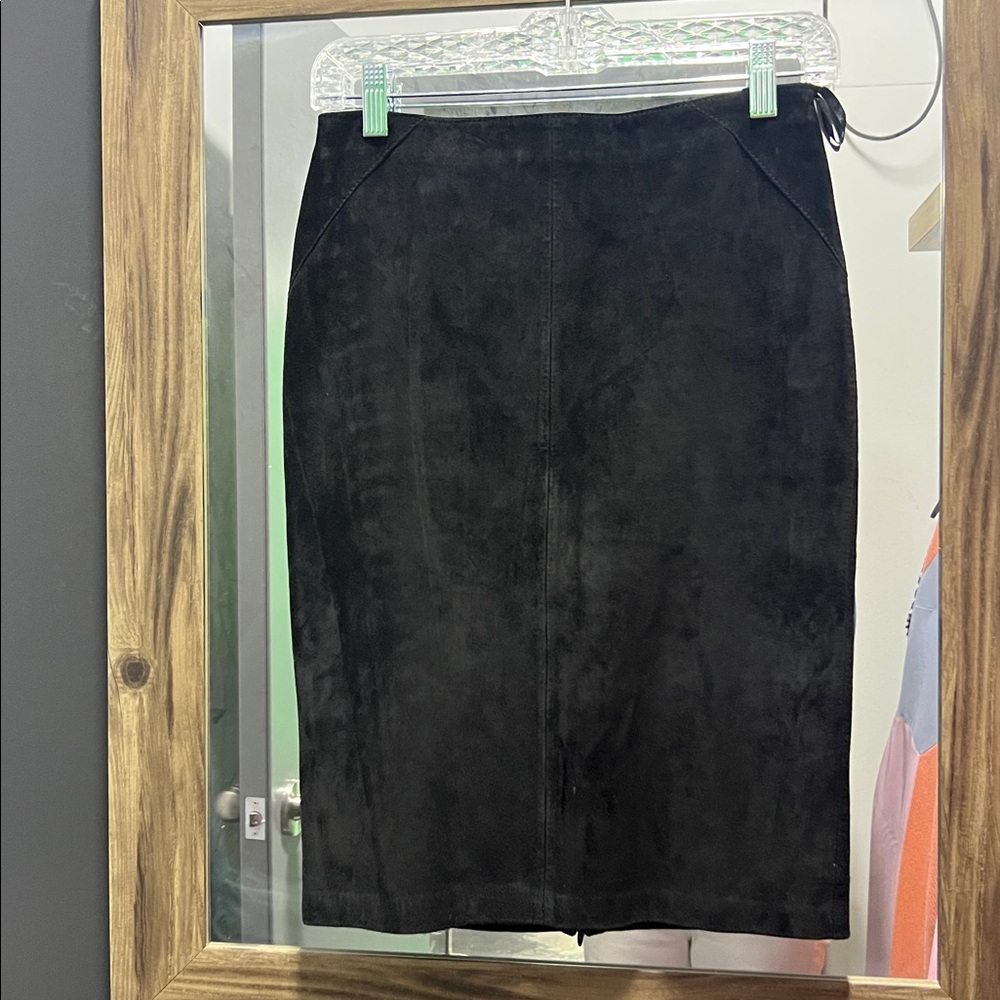 Black 100% Suede Leather pencil skirt from Danier size 2 excellent condition!